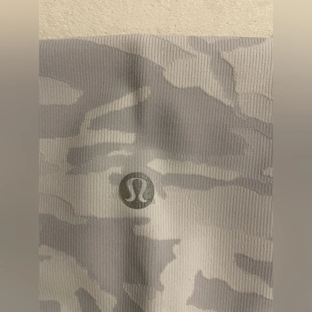 NWT Lululemon Wunder Under 10” Shorts HR Ribbed Luxtreme Size 10 Camo Print - Image 6