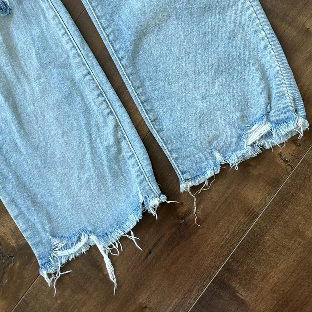 Oasis by eunina Jeans Light Washed Distressed Ripped Juniors Size 5 - Image 8