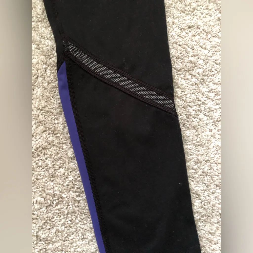 VSX Victoria's Secret Women's Size M Knockout Sports Yoga Leggings - Image 3