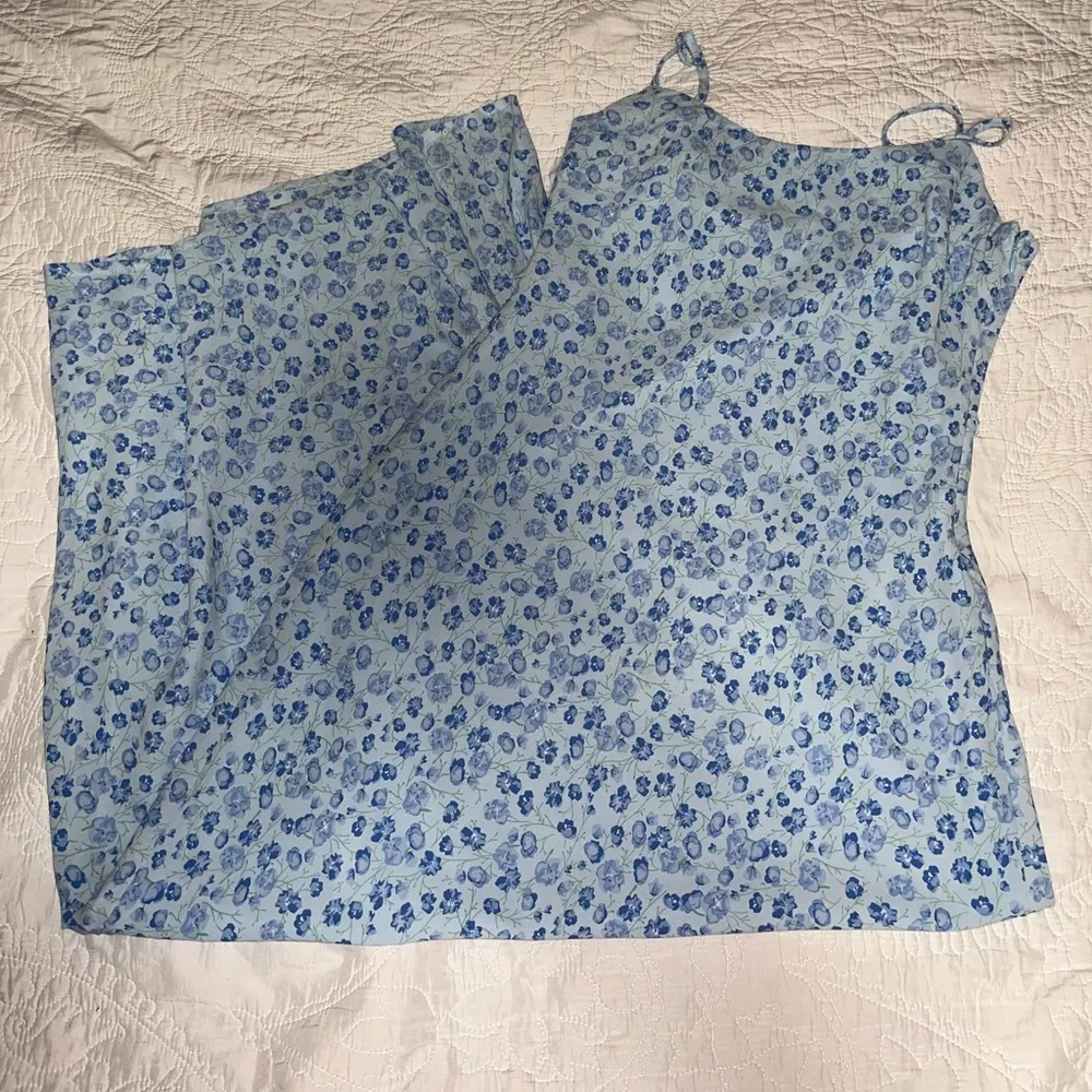 Renesmee Blue Floral Print Maxi Dress - Image 6