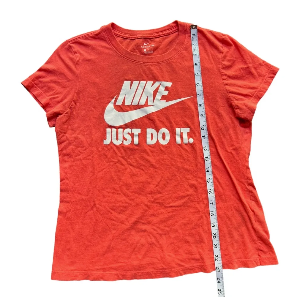 The Nike Tee Athletic Cut Short Sleeve Tee Shirt Size Medium - Image 4