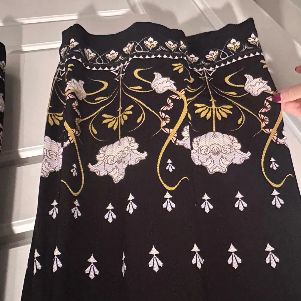 Anthropologie Black Boho Floral Wide Leg Pants Size US 6 Lightweight Flowy - Image 9