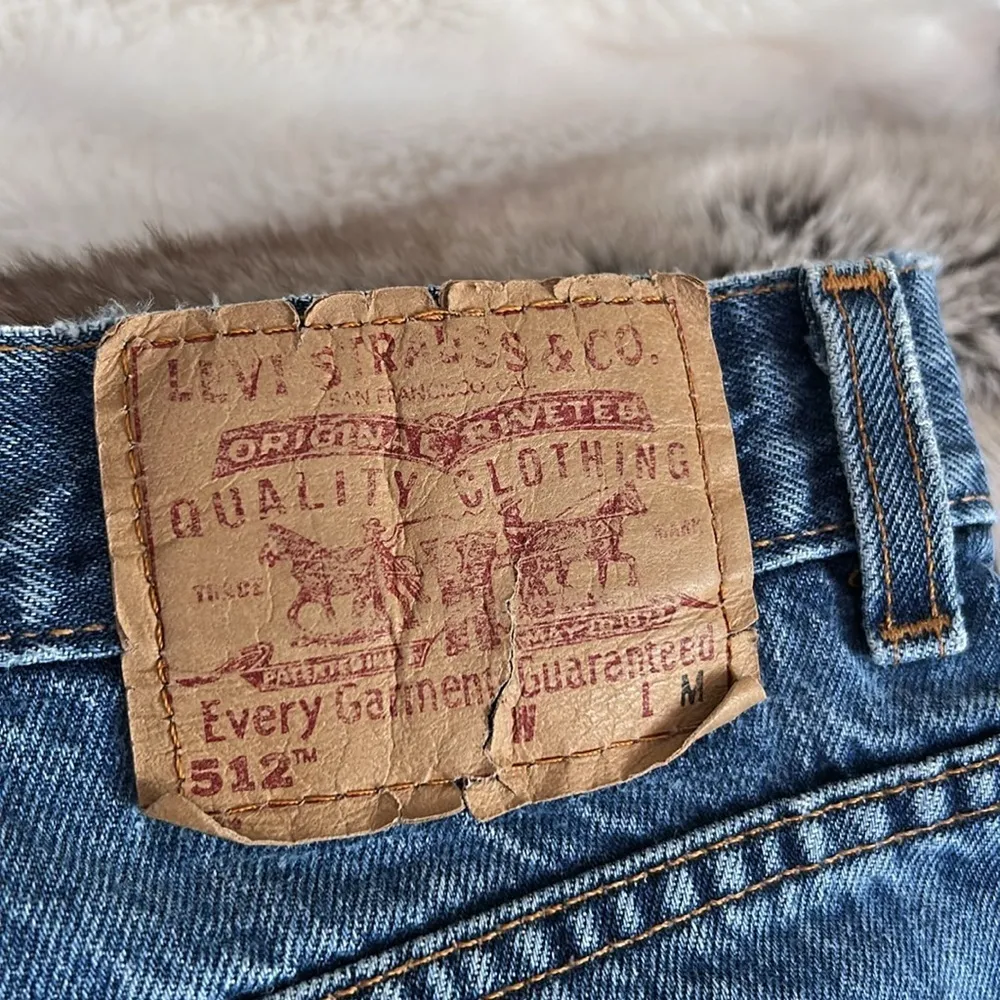 Levi’s 512 100% cotton high rise med wash tapered mom straight leg jeans​​​ - Image 7