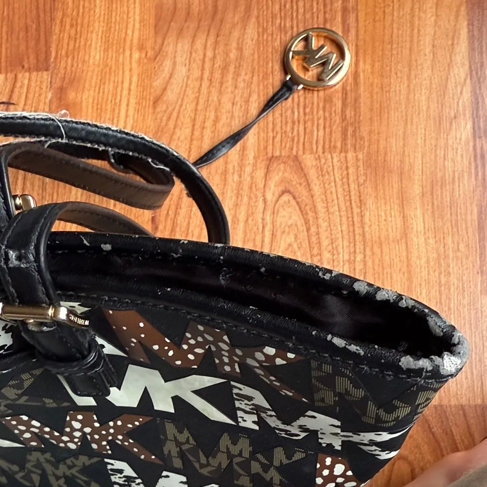 Michael Kors Jet Set Travel Medium Carryall Tote Designer Animal Print Gold Used - Image 7