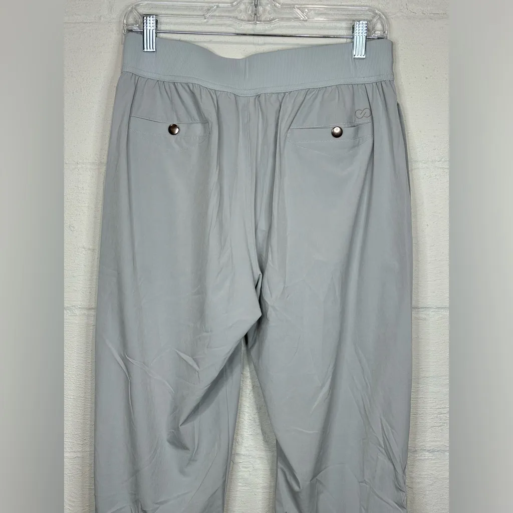 Calia by Carrie Underwood Woman’s Lightweight Athletic Casual Cropped Pants Silver Size M - Image 9