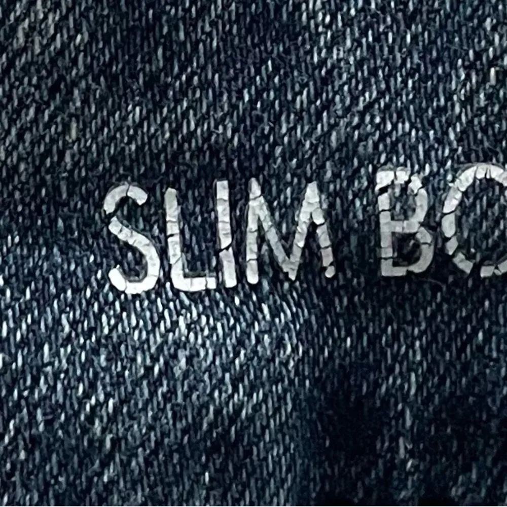 Calvin Klein Jeans Slim Boyfriend medium wash mid rise straight jeans, size 12 - Image 4