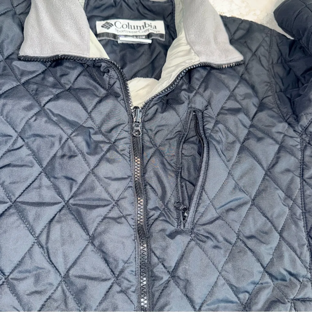 Columbia Women's Black Quilted Puffer Jacket size Medium - Image 8