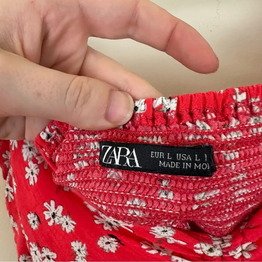 Zara Red Floral Ruched Blouse Cropped Length Size Large - Image 4