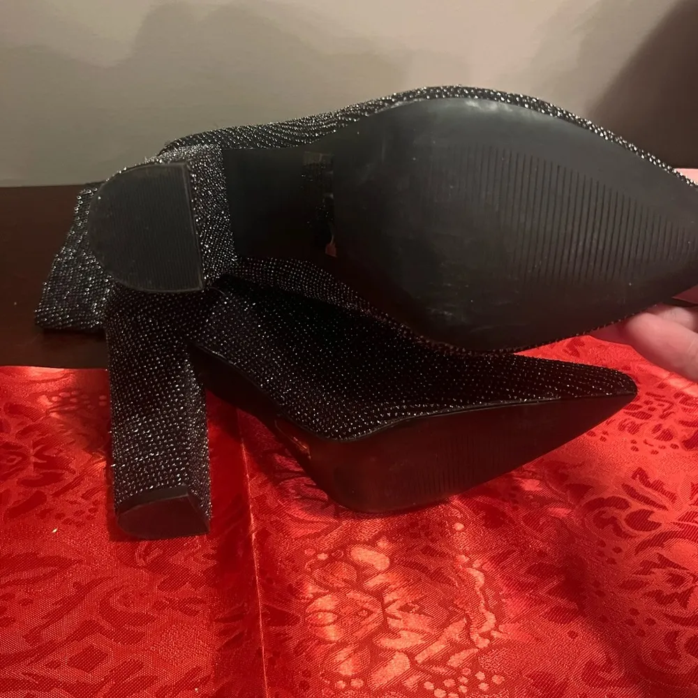 Shoe Dazzle black shiny ankle booties - Image 4