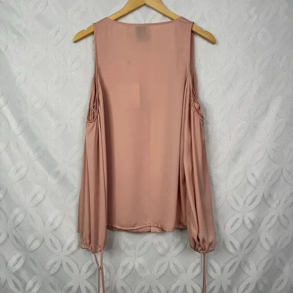 L'ACADEMIE Cold Shoulder Long Sleeve V Neck Blush Top Size M‎ NWT $139 - Image 7