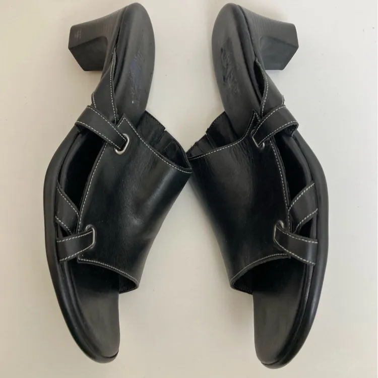 Munro Black Kitten Heel Open Toe Slip On Sandals - Image 6