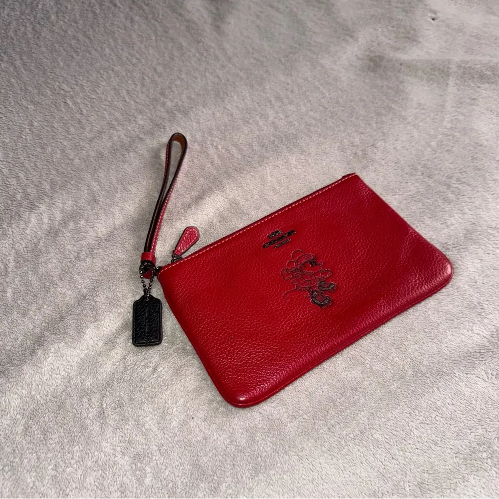 Coach x Disney Minnie Mouse Small Wristlet With Motif - Image 2