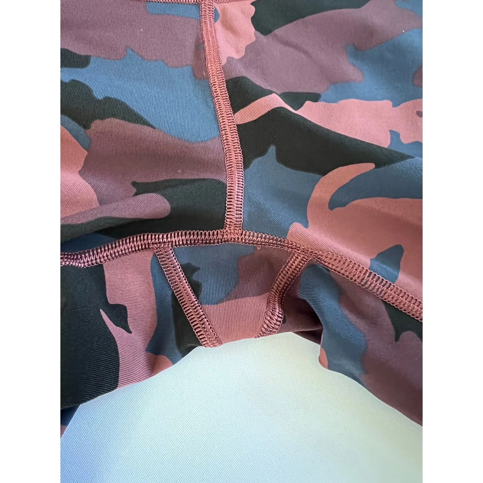 Lululemon Wunder Under High-Rise Tight 28” Sz 6 Camo Smoky Red Night Sea Multi - Image 5