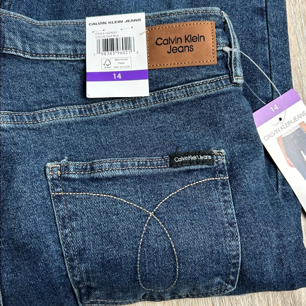 Calvin Klein Straight Leg Jeans Size 14 - Image 10