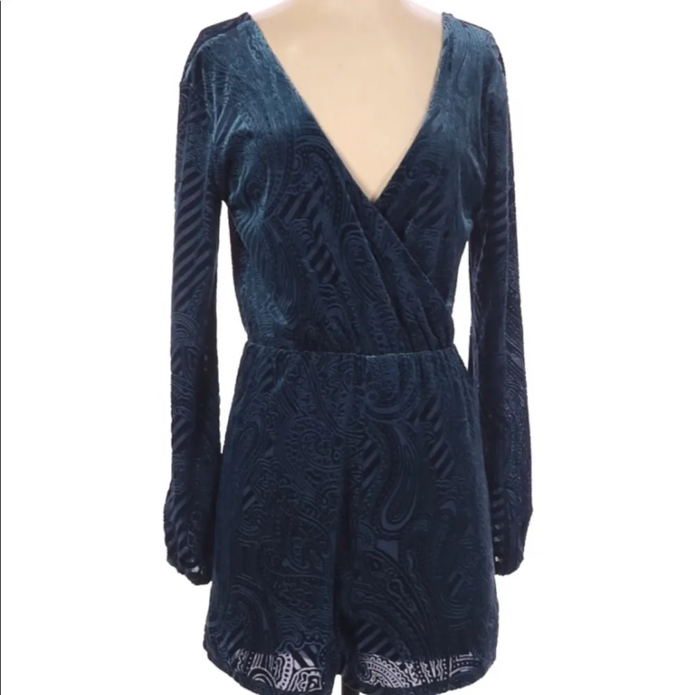 ECOTE size medium blue velvet flirty romper - Image 2