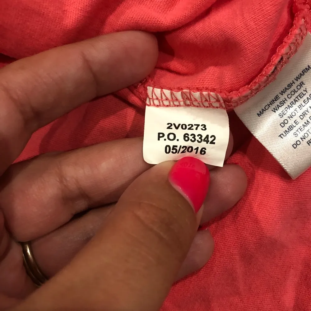 Vineyard Vines  pink long sleeve hooded shirt - Image 6