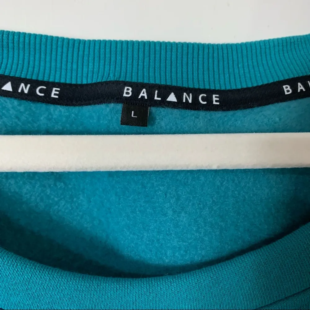 Balance Athletica Cropped Crewneck size large - Image 4