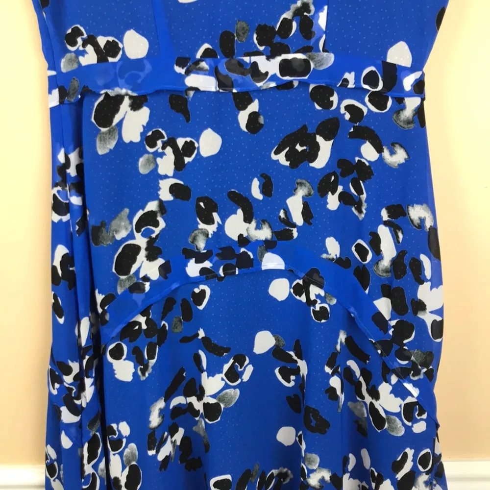 Cabi Women’s Floral Polka Dot Button-Up Flowy Handkerchief Hem Sleeveless Dress - Image 9