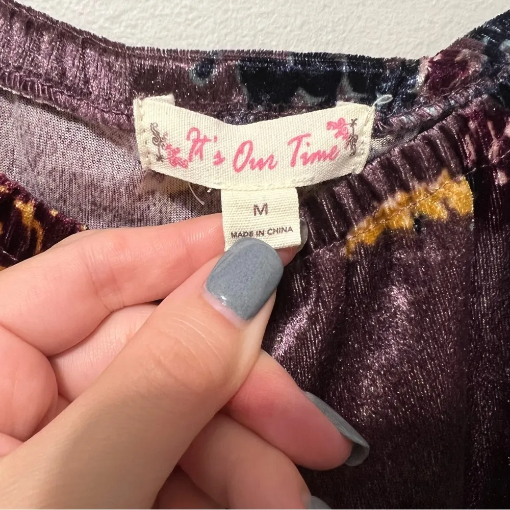 It's Our Time Purple Velvet Floral Off the Shoulder Bell Sleeve Top Size M - Image 5