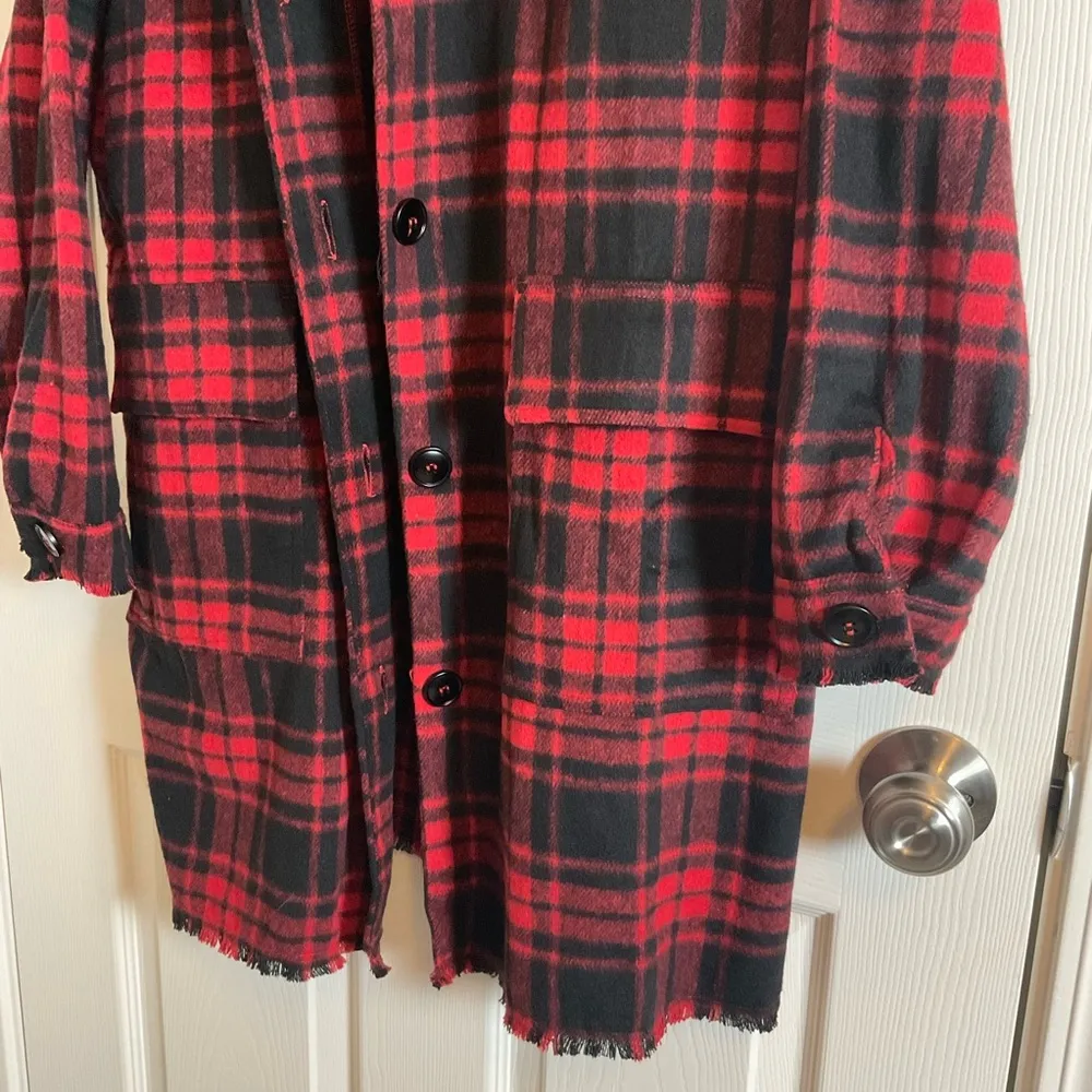 HYFVE  Red And Black Plaid Button Down Shirt Jacket Size large - Image 4