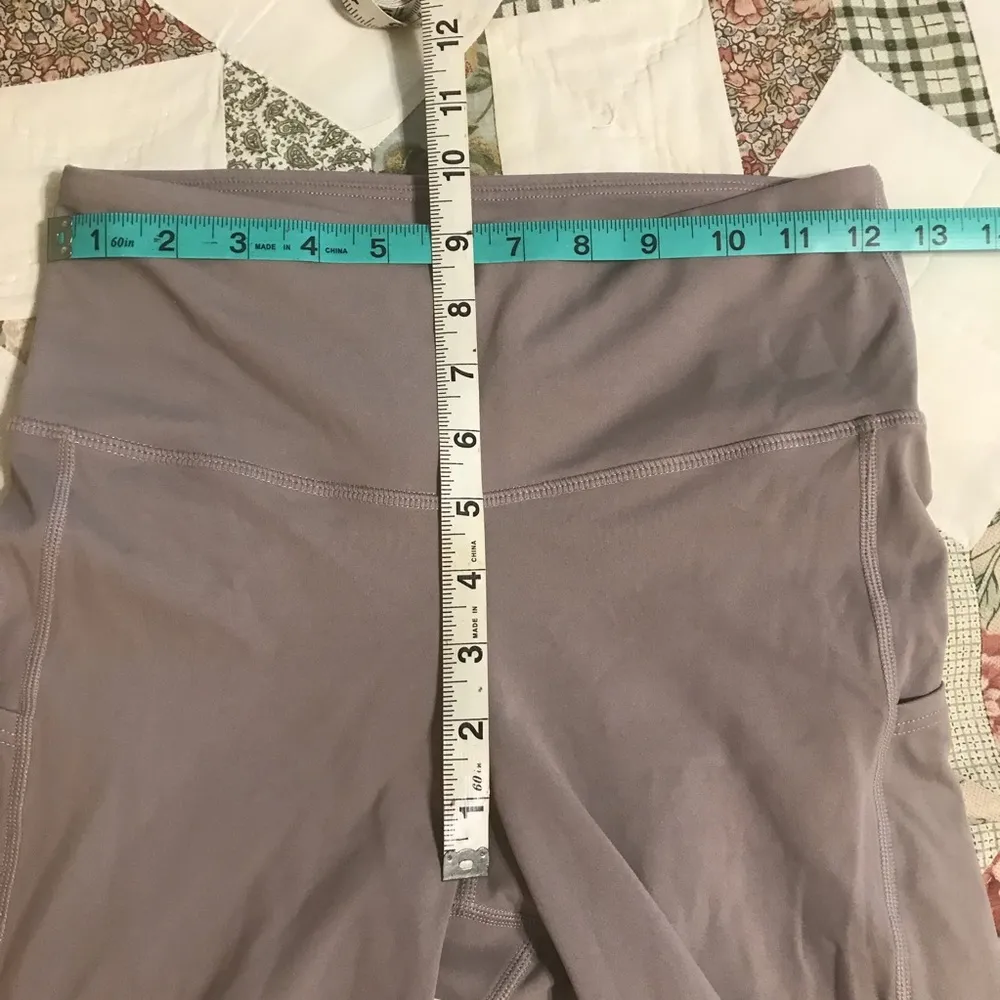 No label size small biker type shorts. Size small. EUC - Image 2