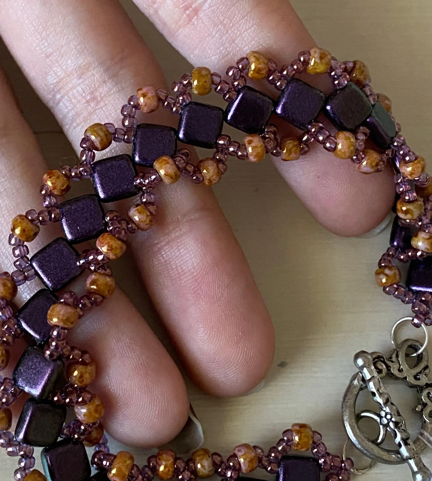 NWT  beaded multicolor bracelet with a toggle clasp - Image 4