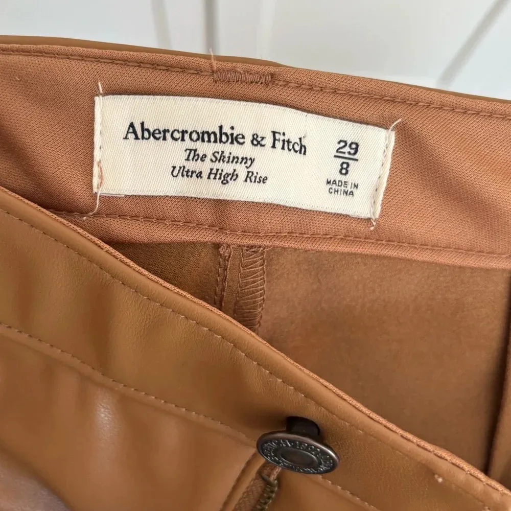 Abercrombie Vegan leather straight leg pants with Split ankle size 8 minimalist - Image 3