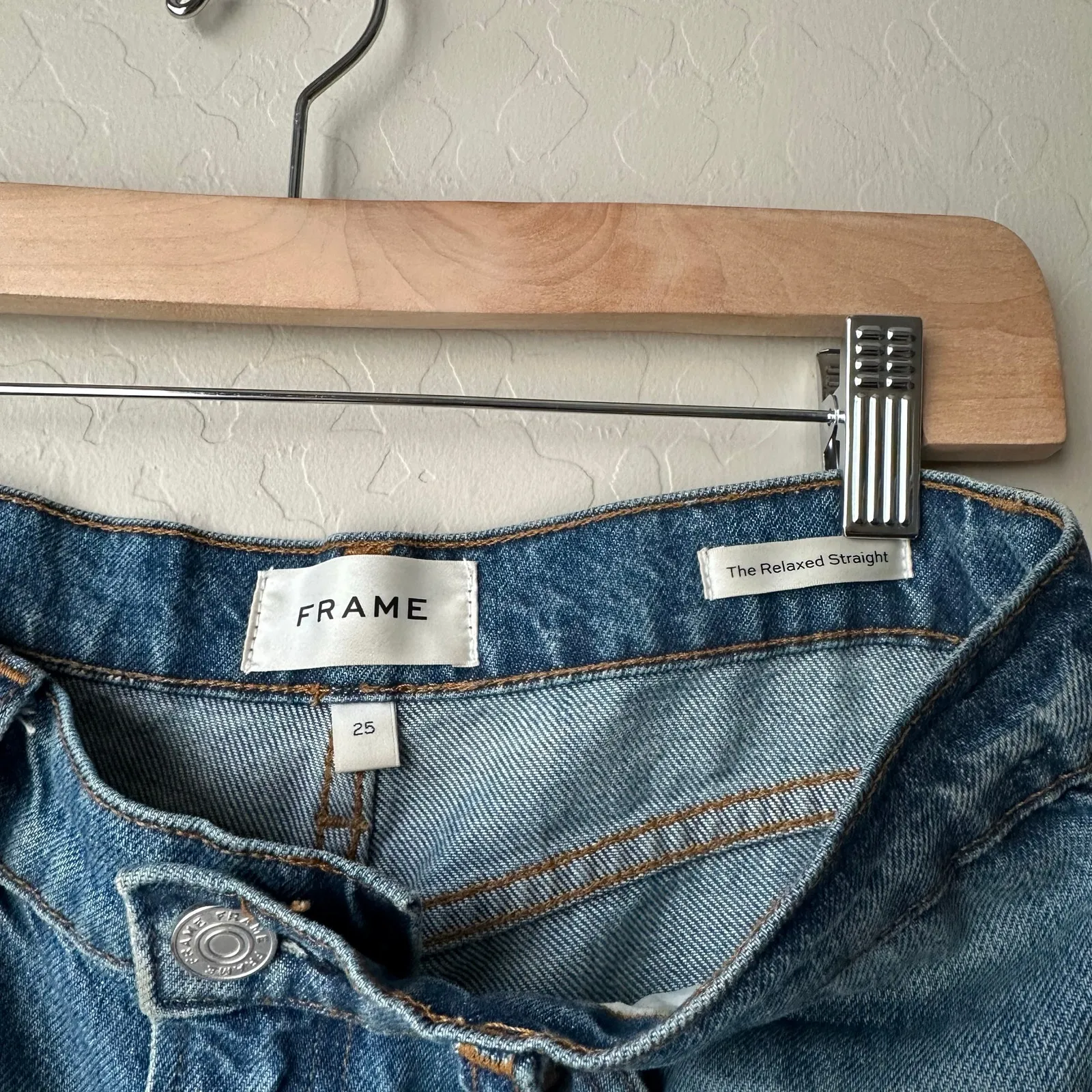 Frame The Relaxed Straight Denim Blue Jean in Mariner Wash Mid Rise Crop Size 25 - Image 4