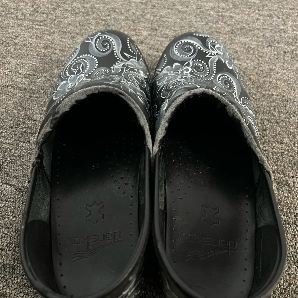 Dansko Black Hand Painted Floral Professional Clogs Size 39 EU - Image 11
