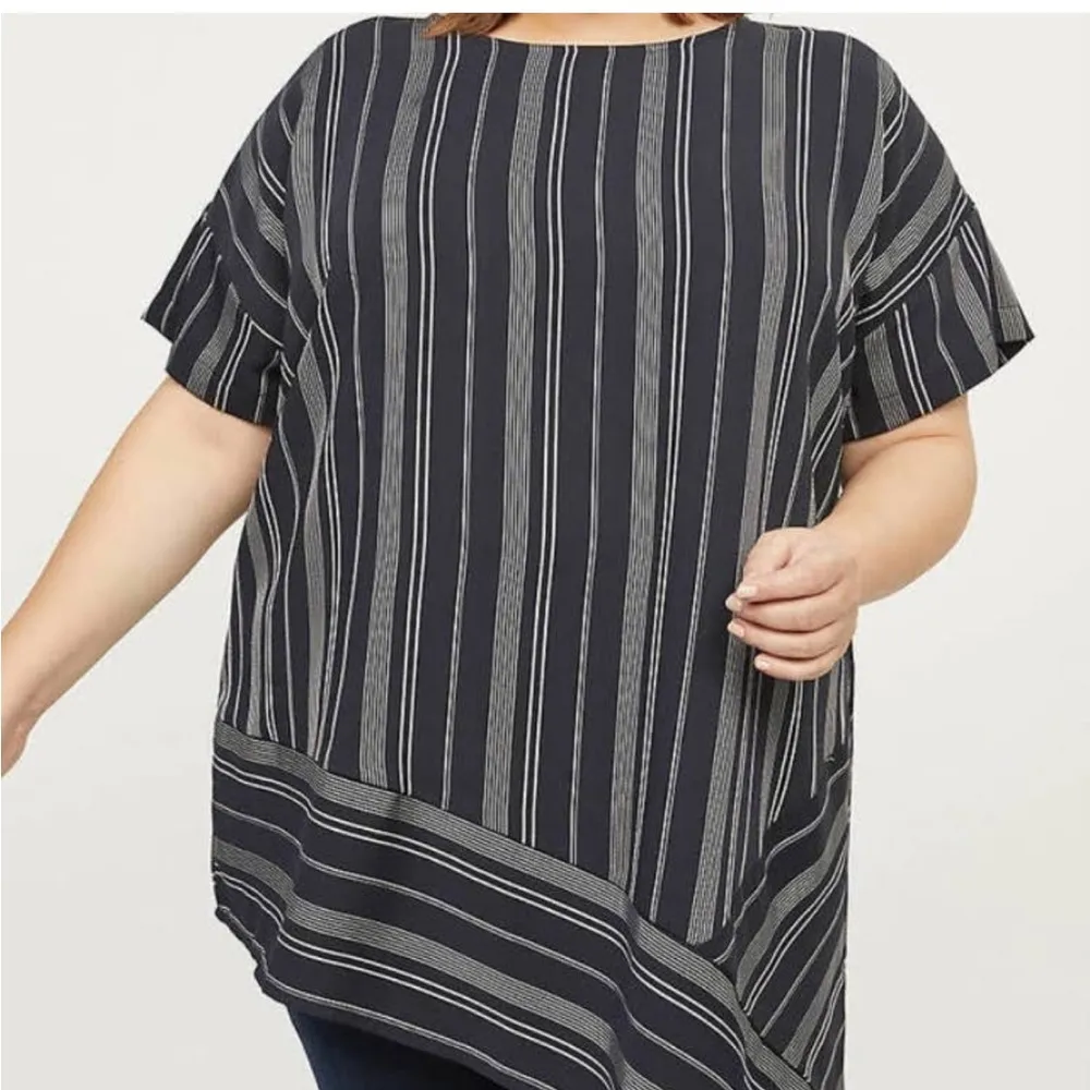 Lane Bryant Striped Asymmetrical Short Sleeve Blouse Navy Blue White Size 16 - Image 4