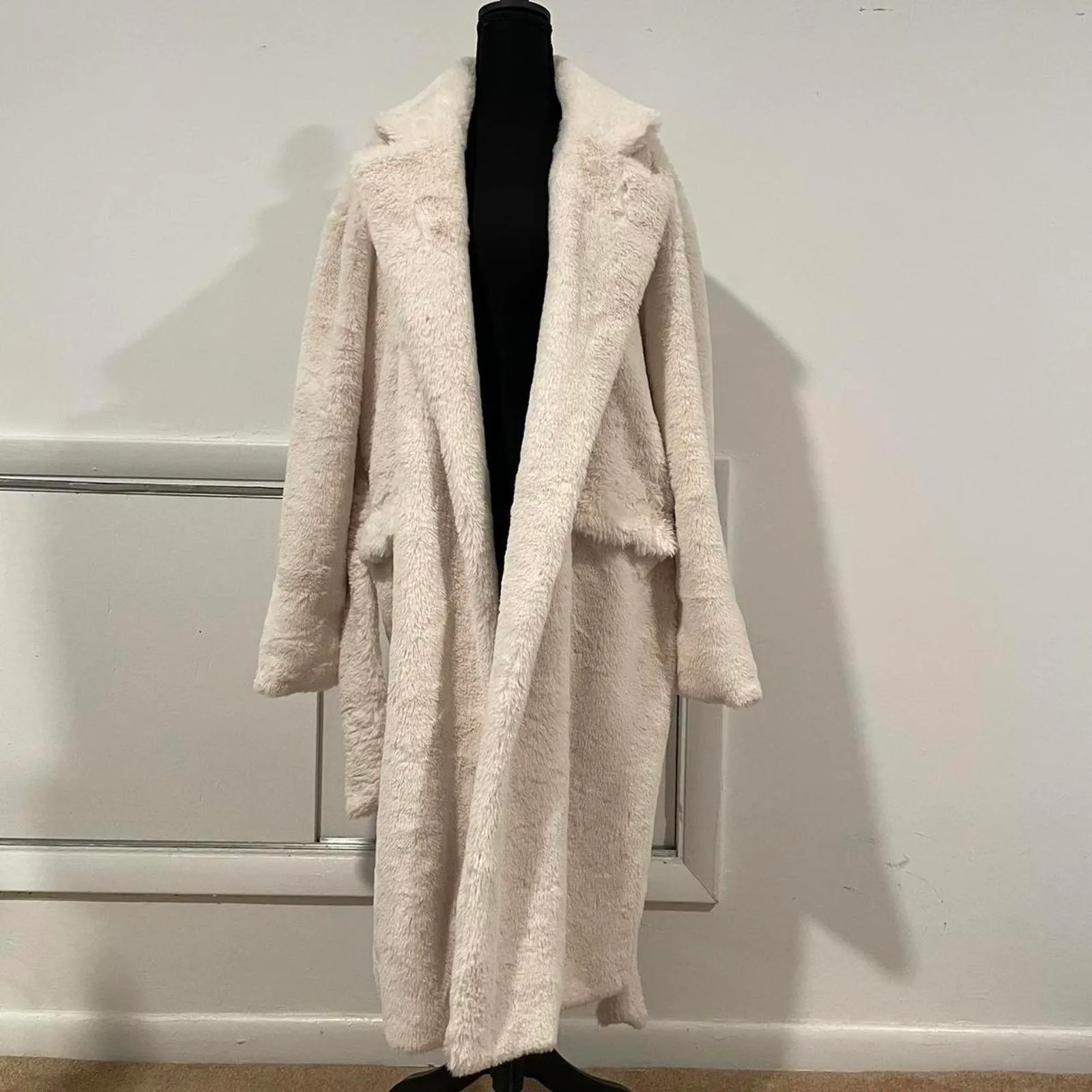 pretty little thing BEIGE FAUX FUR TIE WAIST MAXI COAT. size small - Image 3