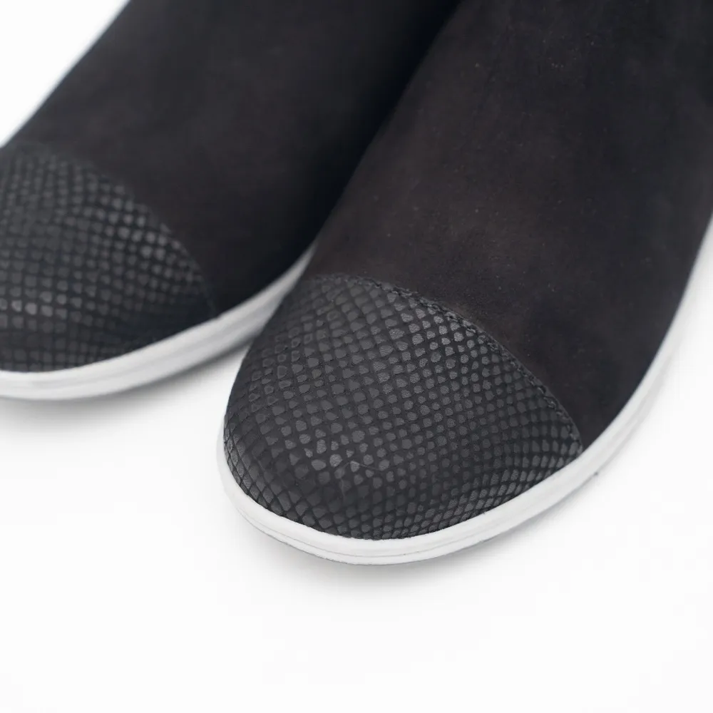 Walking Cradles Osmond Black Leather Bootie Size 7.5 - Image 13