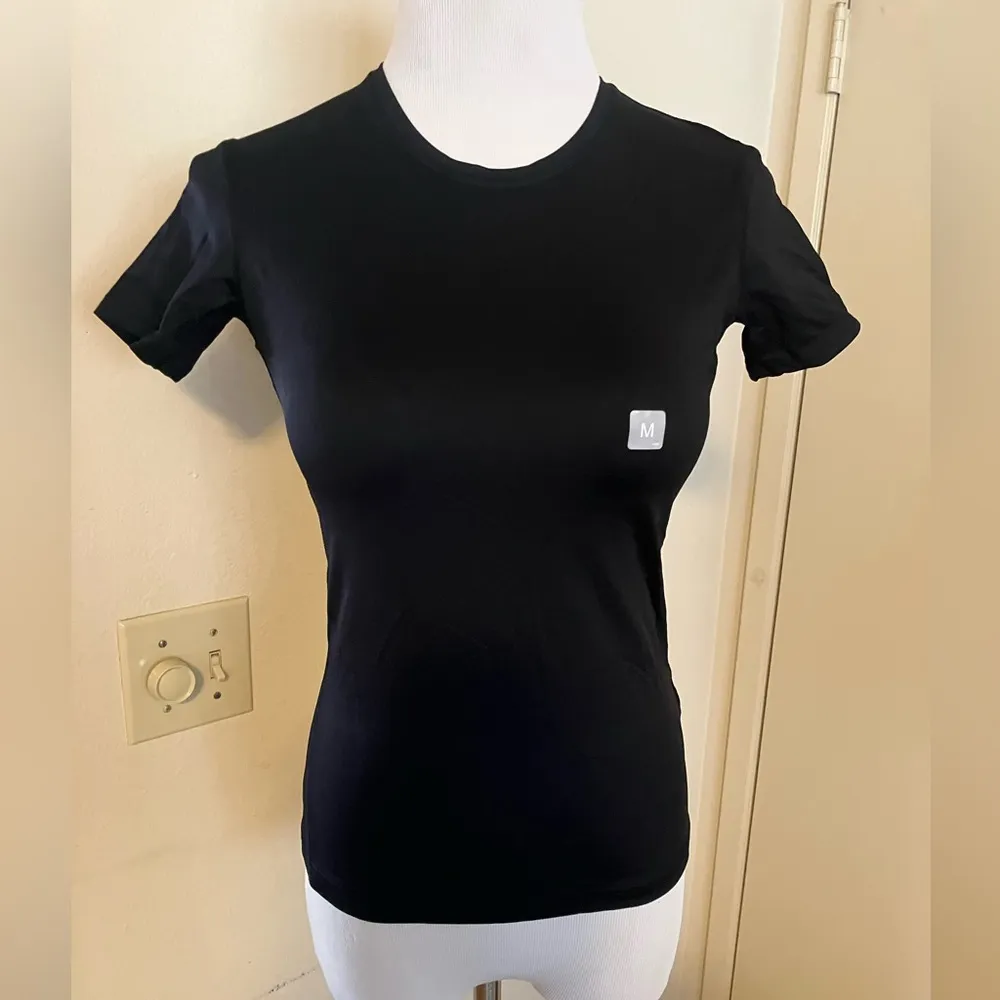 Uniqlo Activewear T-shirt Size M Womens Black Short Sleeve Sports Training Tee - Image 2