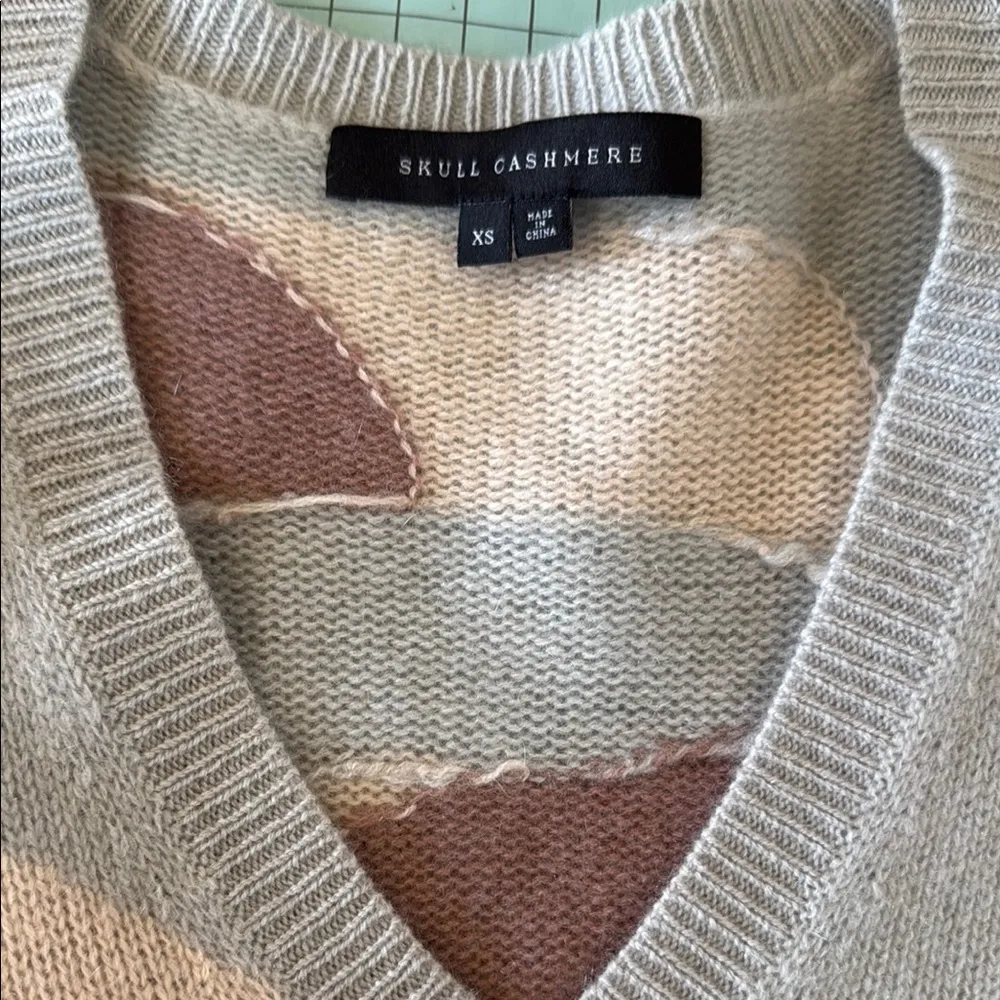 Skull Cashmere Women's Multicolor V-Neck Sweater - Image 3