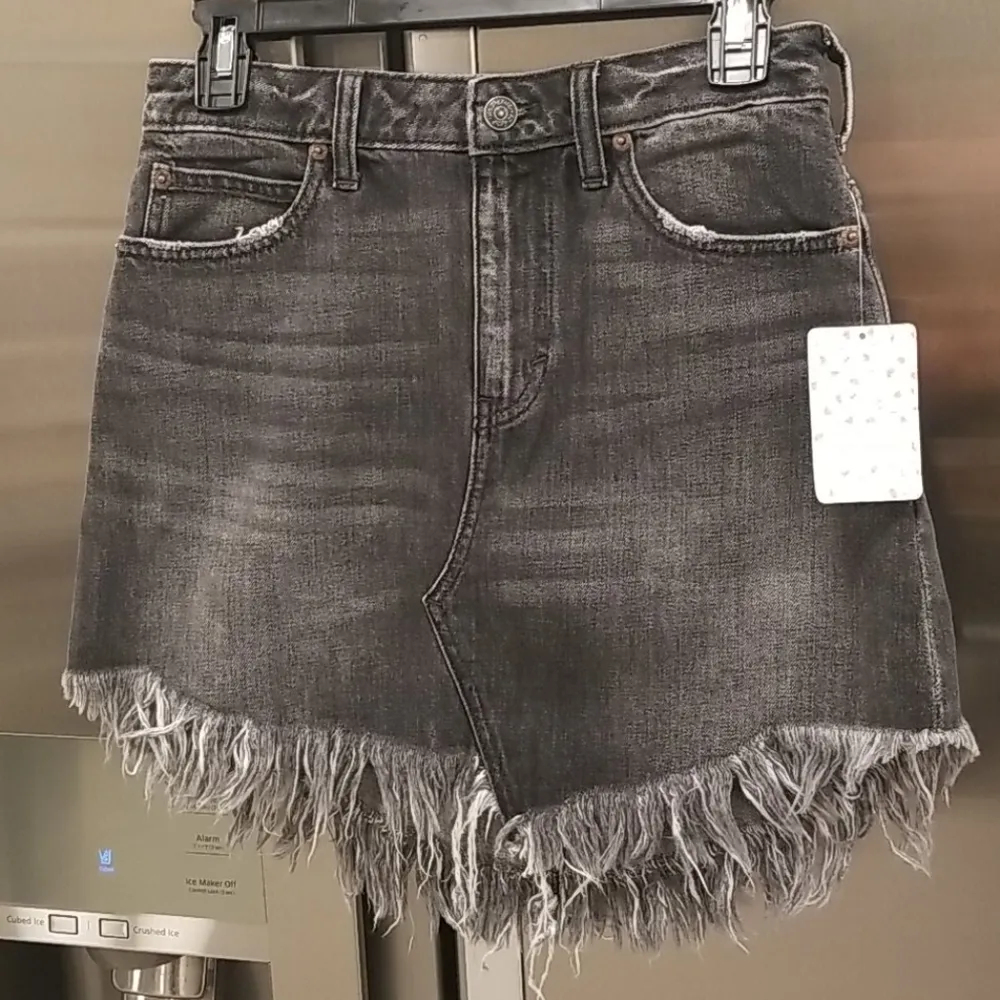 💕FREE PEOPLE💕 Bailey Denim Mini Skirt ~ Maverick Raw Fringe Hem 26 NWT - Image 8