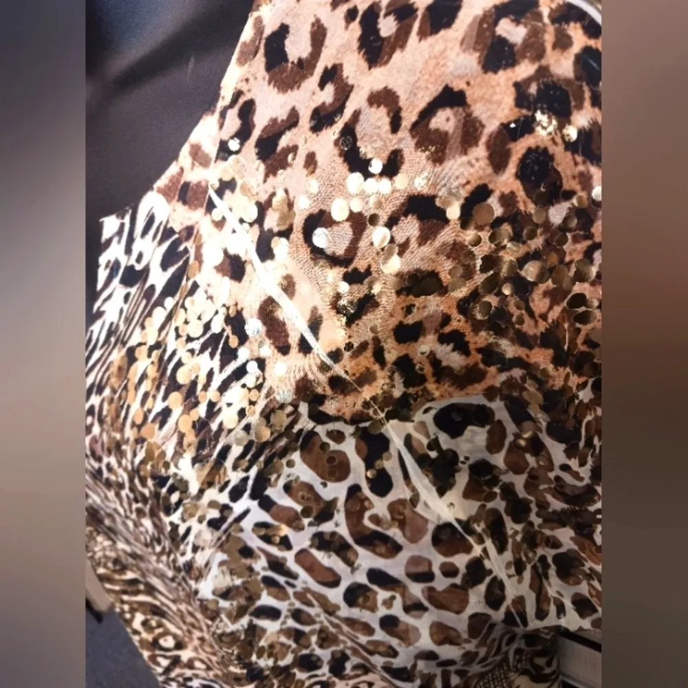 Chicos Leopard Print Gold Metallic Dots Blouse. Chicos Size 3 - Image 3