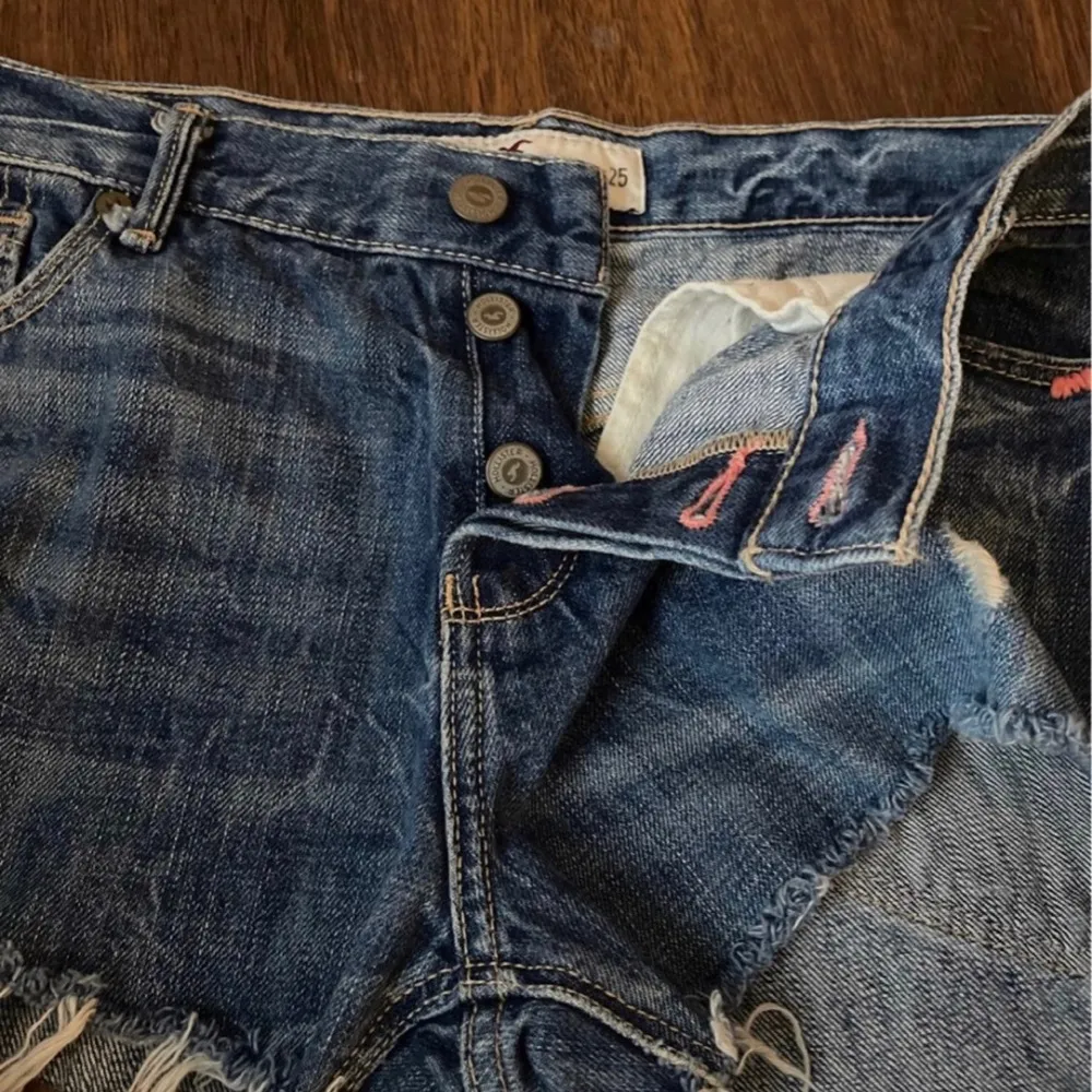 Size 1 hollister shorts - Image 10