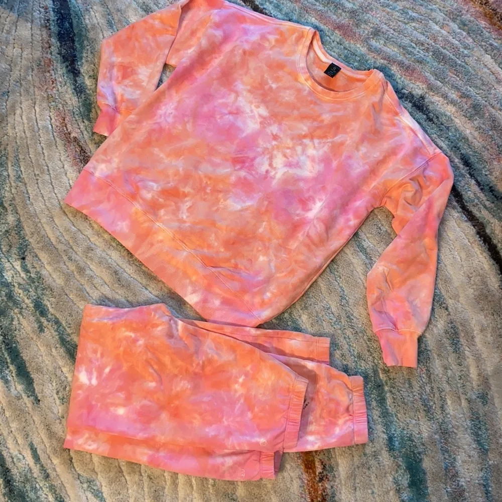 AR-33 Pink Tie Dye Lounge Top & jogger set. S - Image 2