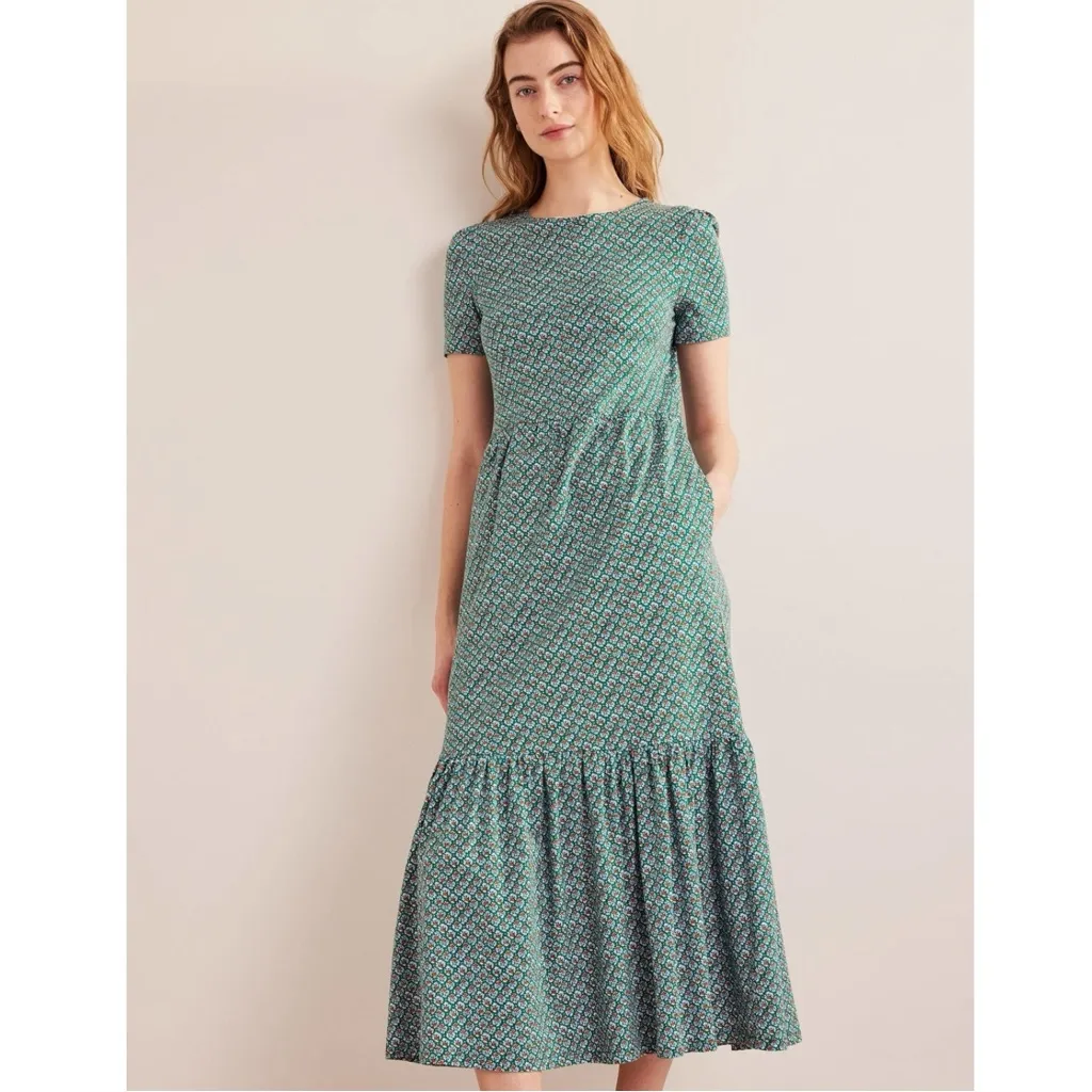 Boden Emma Tiered Jersey Midi Maxi Dress
Bottle Green Bloom Bud Size 14 Floral - Image 4