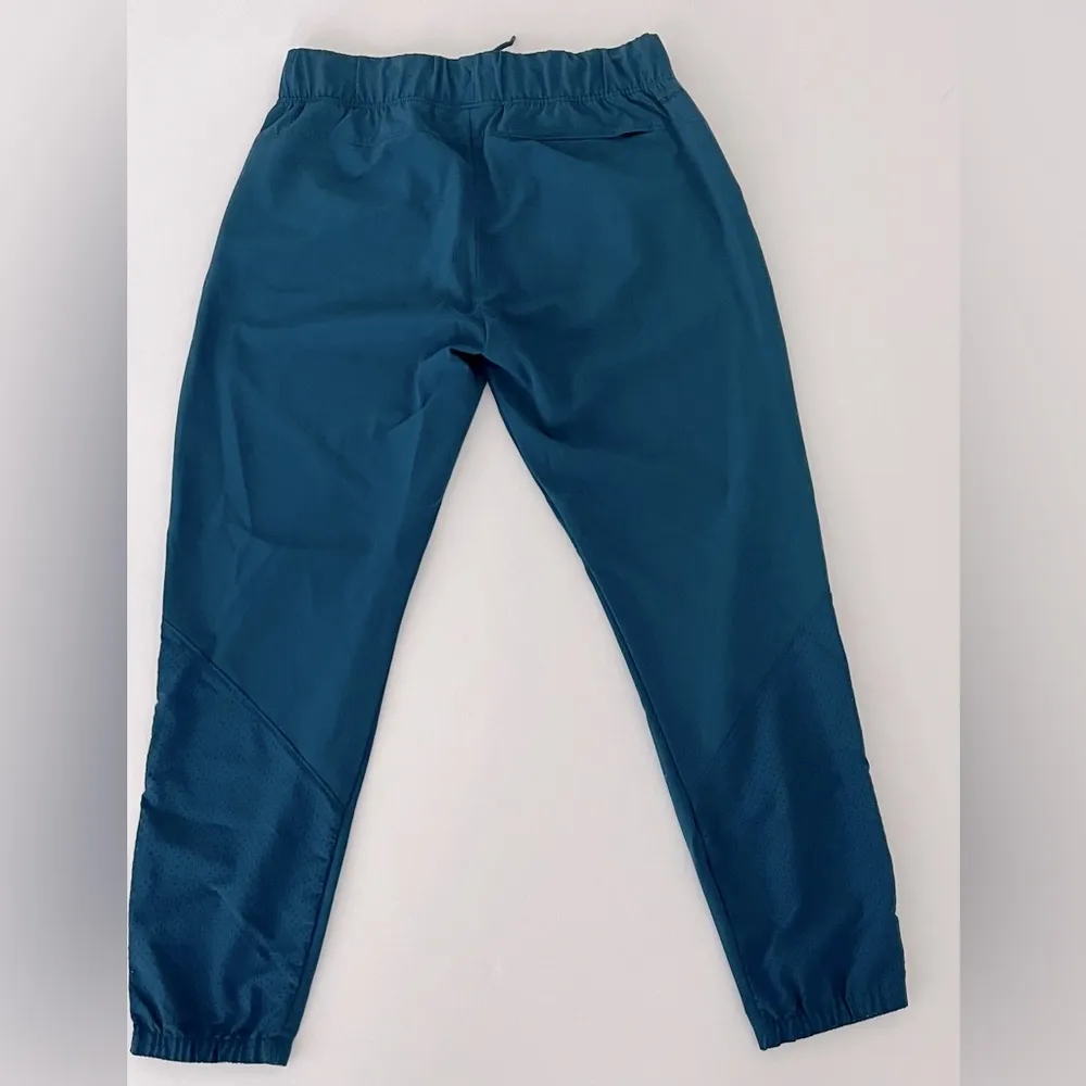 Under Armour Activewear Loose Joggers Size MD - Image 8