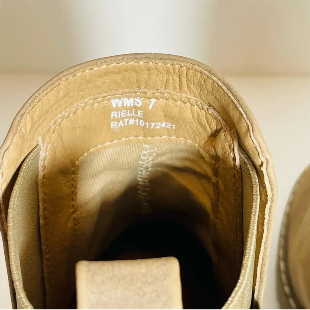 a Rielle Women’s Size 7 Beige Ankle Boot in EUC - Image 8