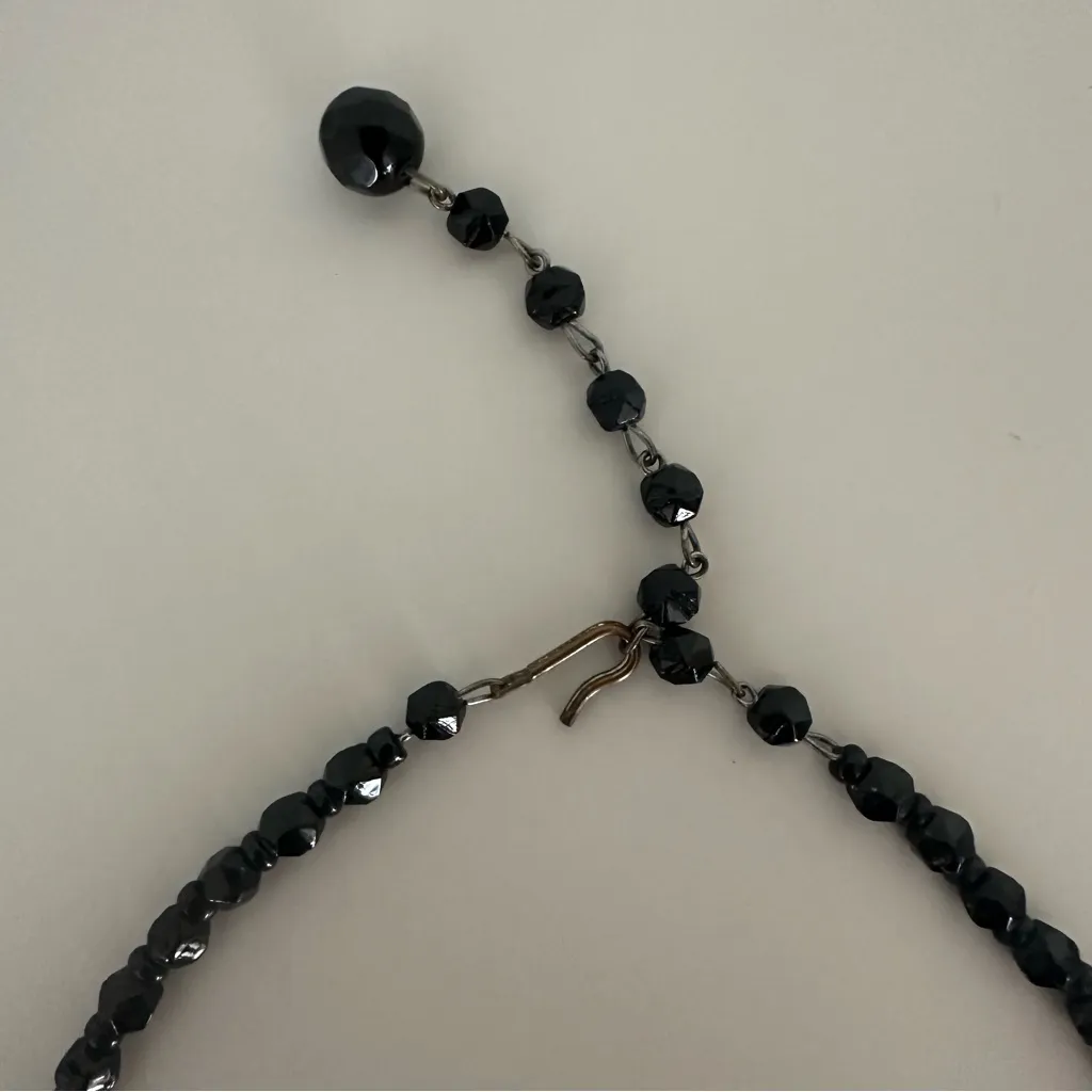 Anthropologie Vintage Onyx Glass Graduated Beaded Choker 17.25"l - Image 4