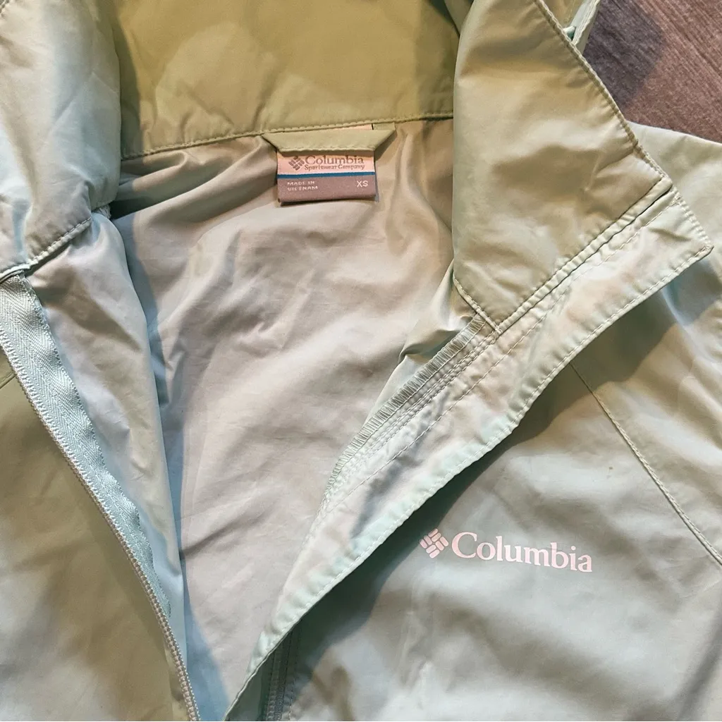 Columbia Women's Arcadia II
Rain Jacket Seafoam Green Size
XS Water Resistant - Image 3