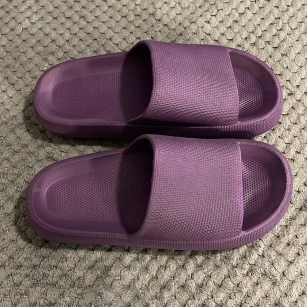 Women's Pillow Slippers Purple House Slides Shower Sandals Size 39 - Image 3