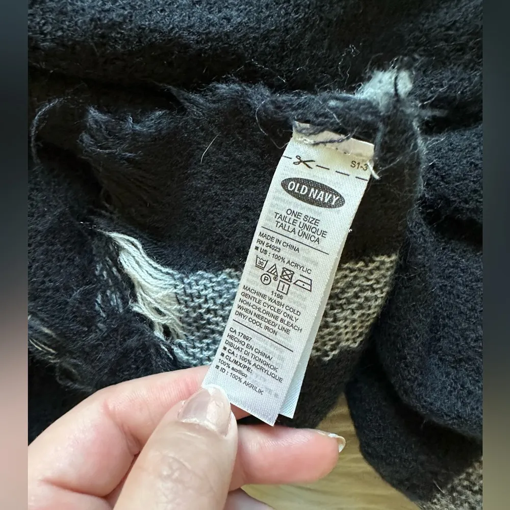 Old Navy soft blanket scarf - Image 4