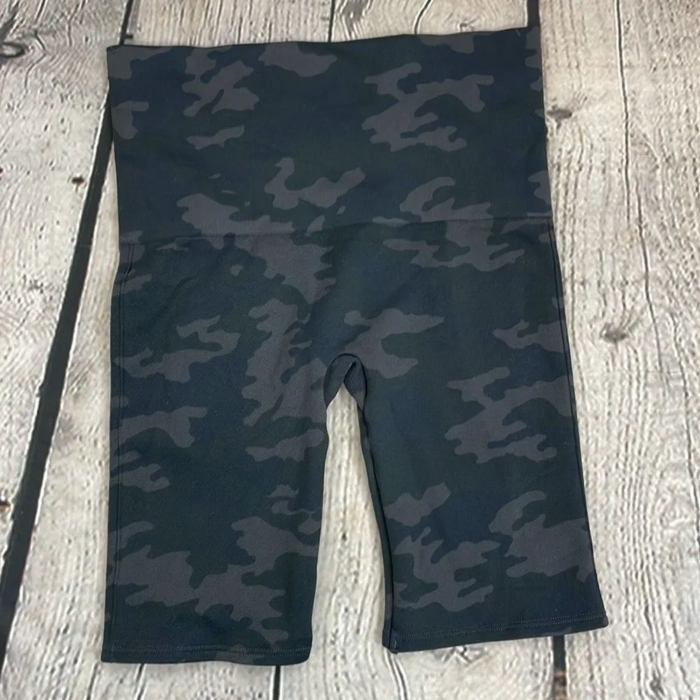 Spanx Bundle Seamless Shaping Leggings and Shorts Cameo size Small - Image 14