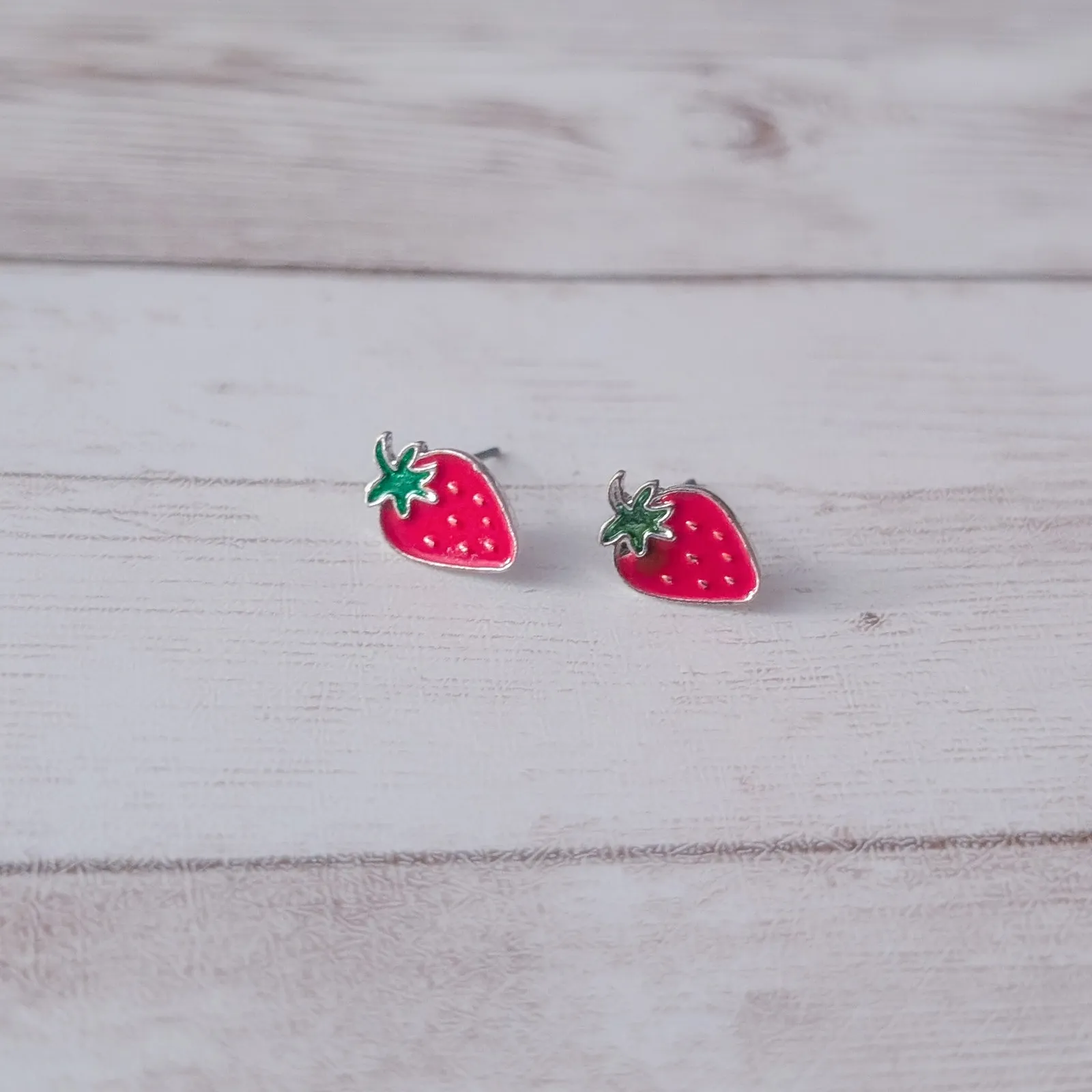 Vintage Stud Earrings Strawberry Retro Fruit Red - Image 3