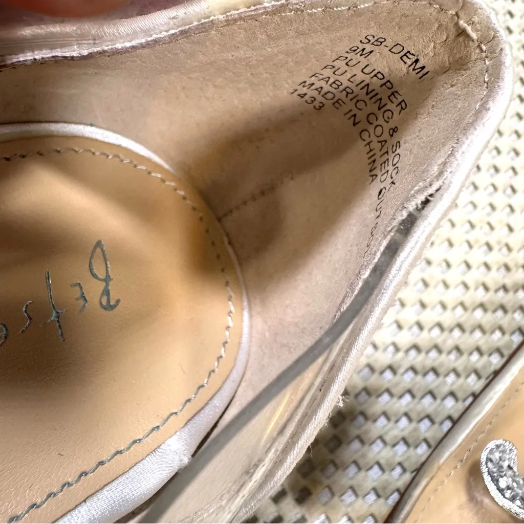 Blue by Betsey Johnson Demi Clear Glitter I Do Bridal Pumps Wedding Size 9 White - Image 4