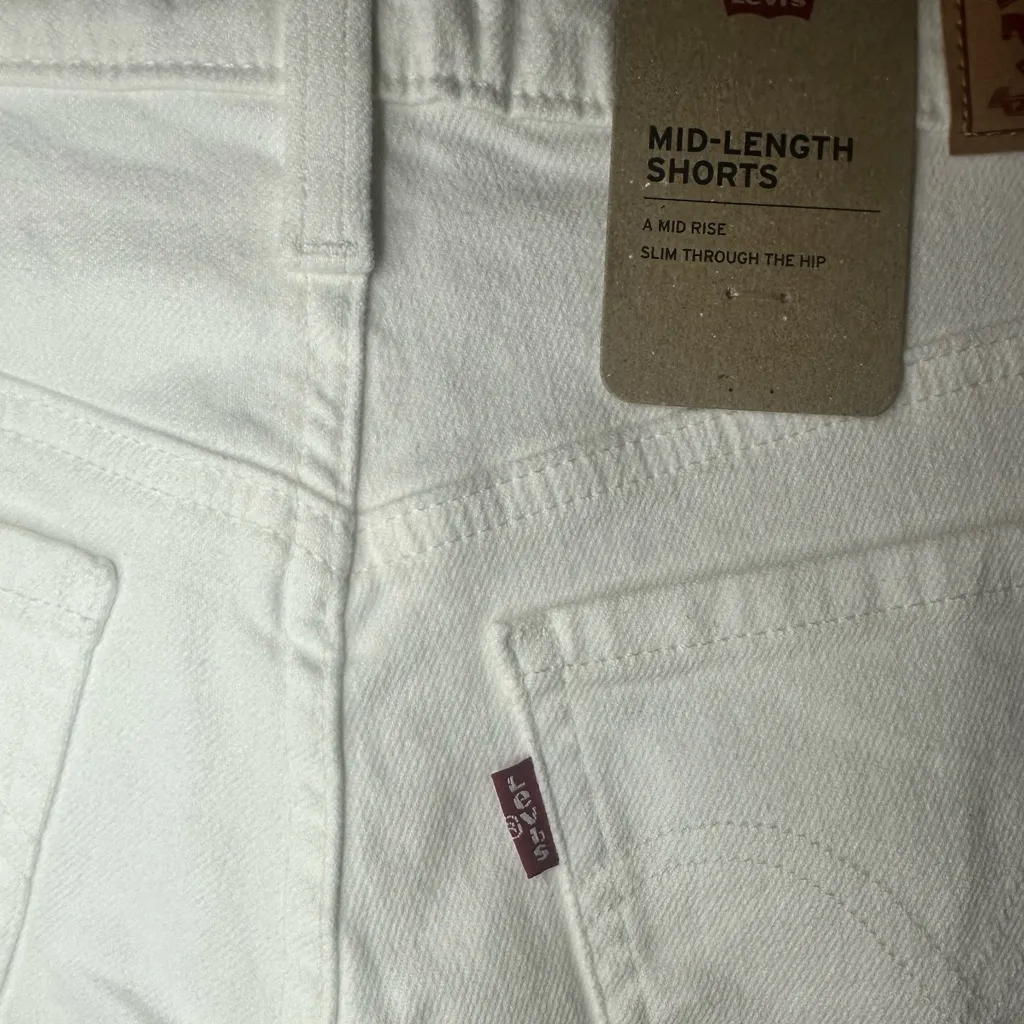 Levi's Ladies' Size 6 (28 in waist) Mid-Length Shorts, White - Image 13