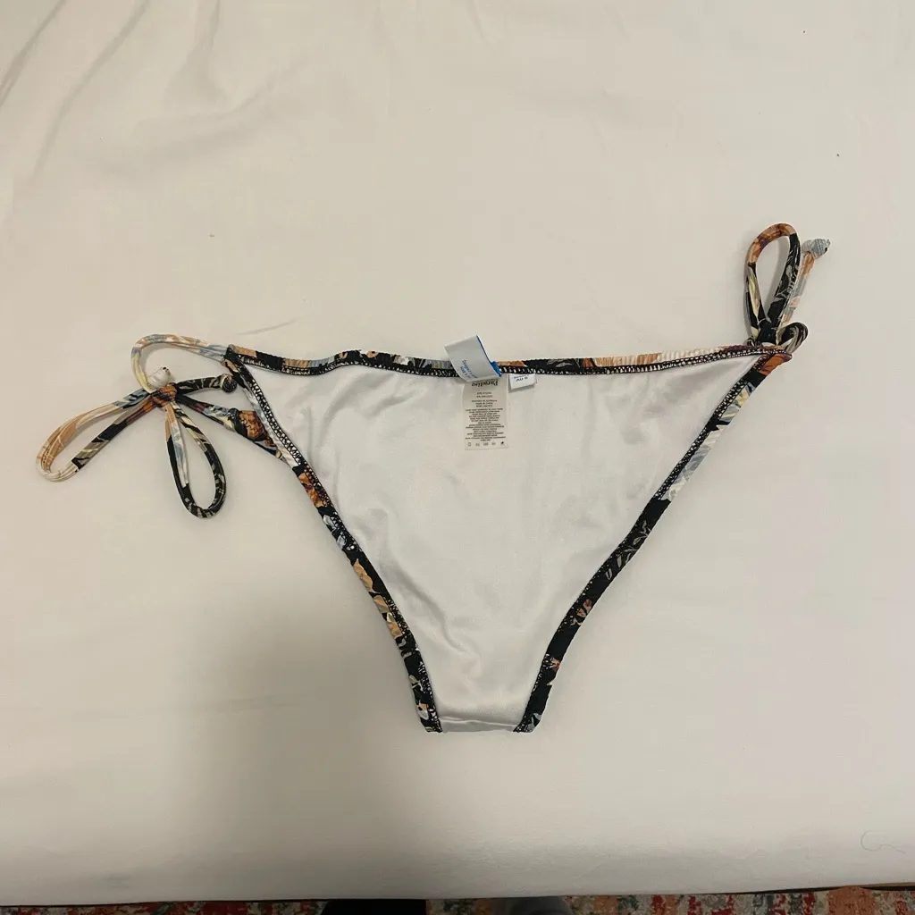 Poolside Paradiso Wallflower String Bikini Bottoms Size Small - Image 6